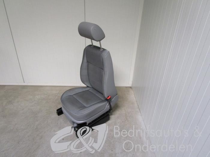 Seat, right from a Volkswagen Caddy III (2KA,2KH,2CA,2CH) 1.9 TDI 2008