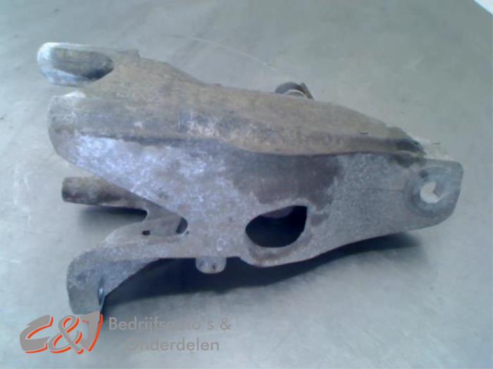 Used Engine mount Volkswagen Transporter T6 2.0 TDI 150 Price € 15,75 Margin scheme offered by C&J Bedrijfsauto's & Onderdelen