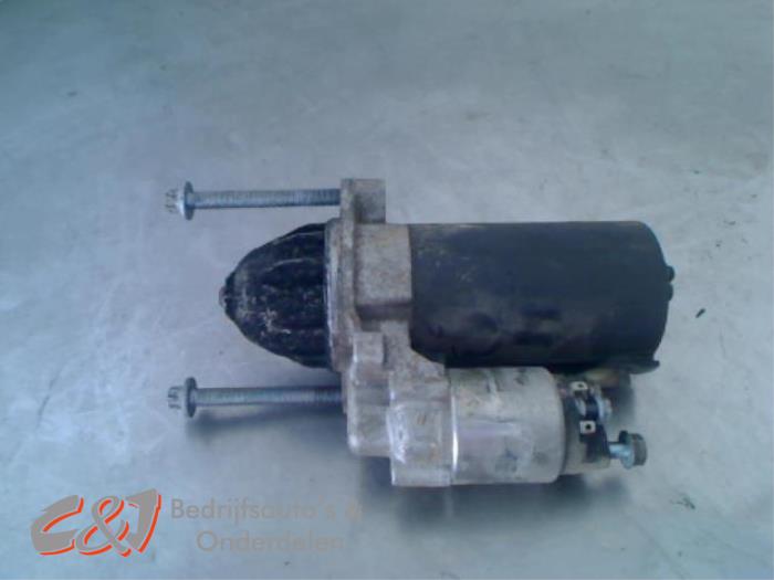 Startmotor från en Mercedes-Benz Sprinter 3,5t (906.73) 315 CDI 16V 2008