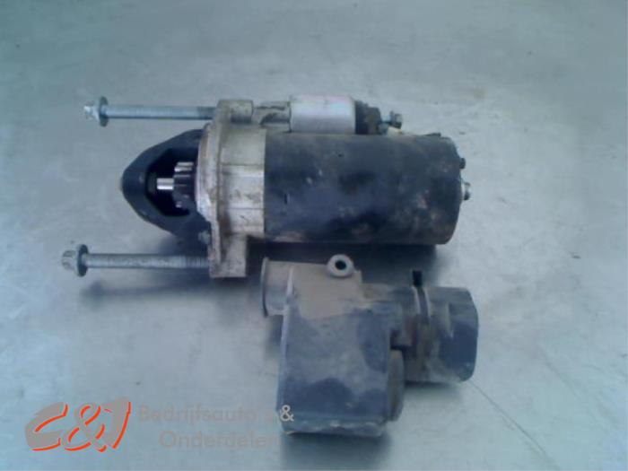 Startmotor från en Mercedes-Benz Sprinter 3,5t (906.73) 315 CDI 16V 2008