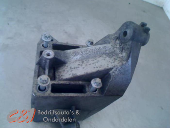 Gebrauchte Motorlager Mercedes Sprinter 3t (906.11/906.21) 211 CDI 16V Preis € 15,75 Margenregelung angeboten von C&J Bedrijfsauto's & Onderdelen