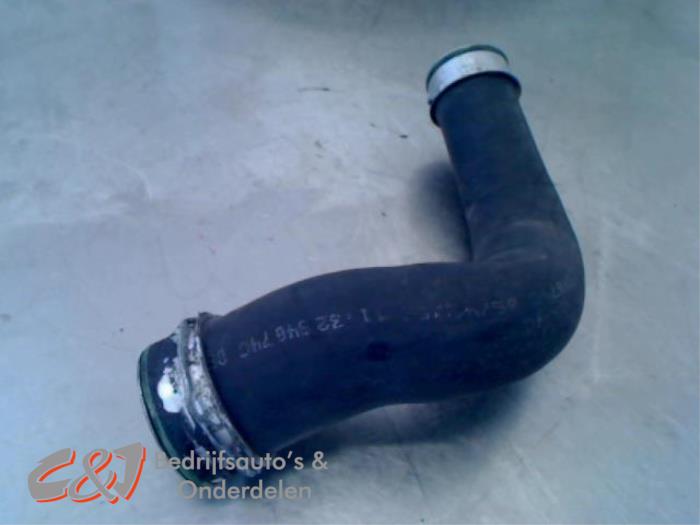 Gebrauchte Intercooler Schlauch Volkswagen Transporter T5 2.5 TDi Preis € 10,50 Margenregelung angeboten von C&J Bedrijfsauto's & Onderdelen