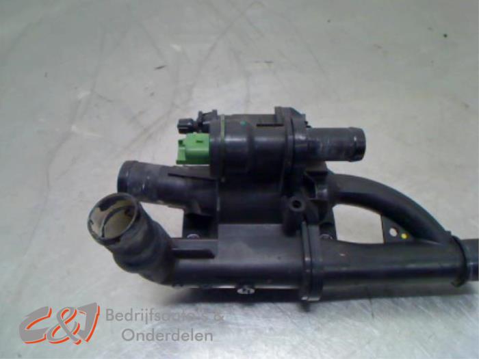 Gebrauchte Thermostatgehäuse Ford Transit Connect (PJ2) 1.6 TDCi 16V 95 Preis € 10,50 Margenregelung angeboten von C&J Bedrijfsauto's & Onderdelen