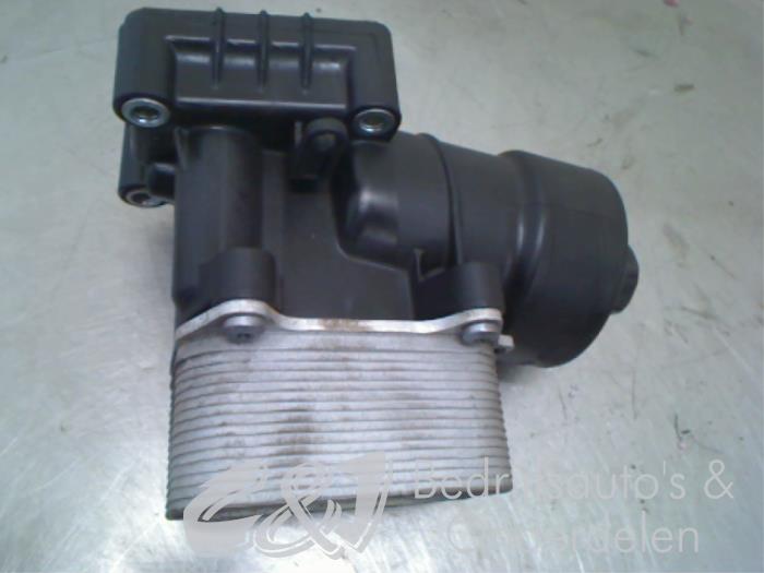 Obudowa filtra oleju z Volkswagen Caddy III (2KA,2KH,2CA,2CH) 1.6 TDI 16V 2013