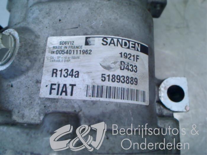 Air conditioning pump from a Fiat Doblo Cargo (263) 1.3 D Multijet 2020
