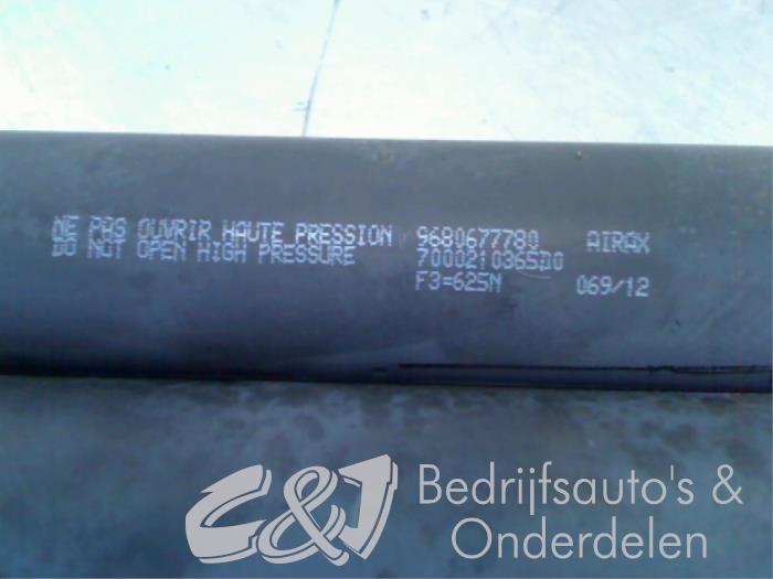 Juego de amortiguadores de gas del portón trasero de un Peugeot Partner Tepee (7A/B/C/D/E/F/G/J/P/S) 1.6 HDI 75 2010
