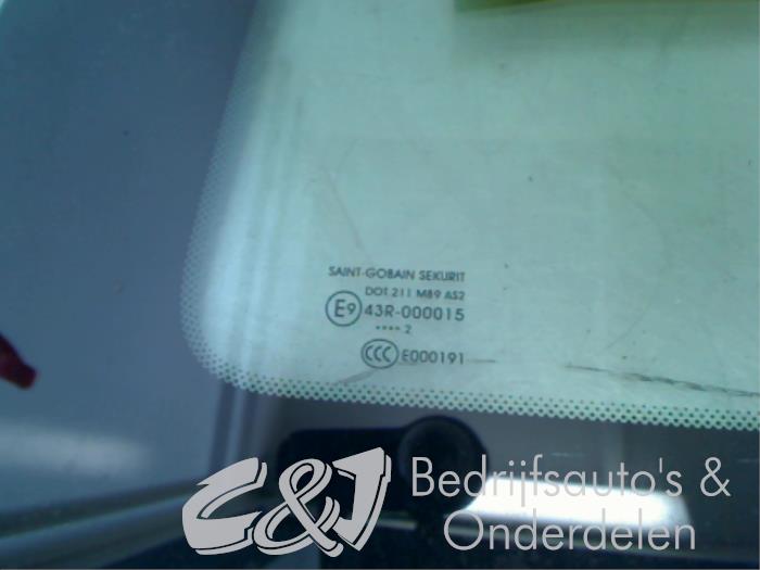 Rear window from a Peugeot Partner Tepee (7A/B/C/D/E/F/G/J/P/S) 1.6 HDI 75 2010