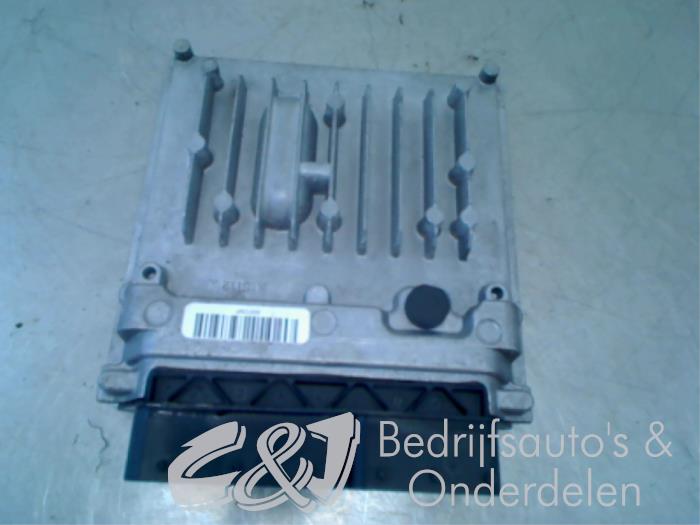 Ordinateur gestion moteur d'un Mercedes-Benz Vito (639.6) 2.2 110 CDI 16V Euro 5 2011