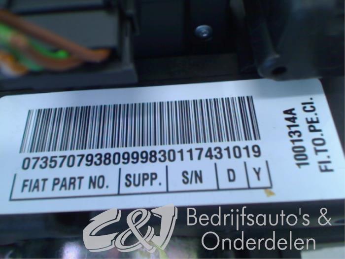 Interruptor combinado columna de dirección de un Fiat Doblo Cargo (263) 1.3 D Multijet 2020