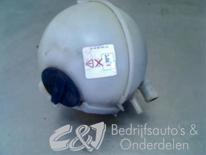 Expansion vessel from a Mercedes-Benz Vito (639.6) 2.2 109 CDI 16V 2007