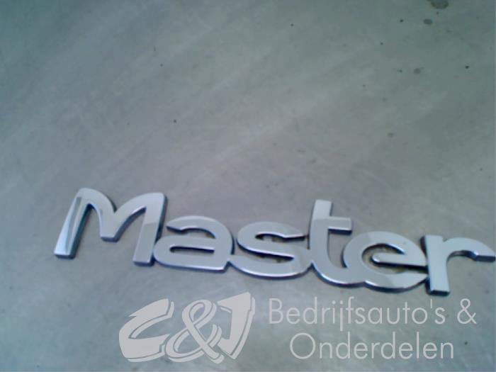 Emblem from a Renault Master III (JD/ND/PD) 2.5 dCi 16V 115 2005