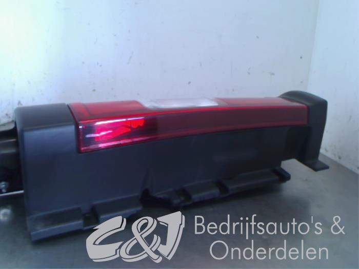 Taillight, right from a Opel Vivaro 1.6 CDTI 90 2016