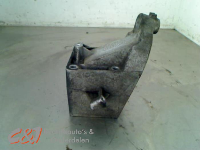 Used Engine mount Mercedes Sprinter 3t (906.61) 209 CDI 16V Price € 15,75 Margin scheme offered by C&J Bedrijfsauto's & Onderdelen