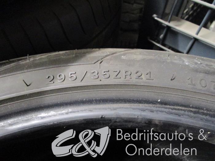 Tire set from a Audi Q7 2008