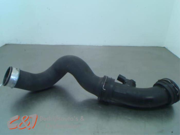 Gebrauchte Intercooler Rohr Volkswagen Transporter/Caravelle T5 1.9 TDi Preis € 10,50 Margenregelung angeboten von C&J Bedrijfsauto's & Onderdelen