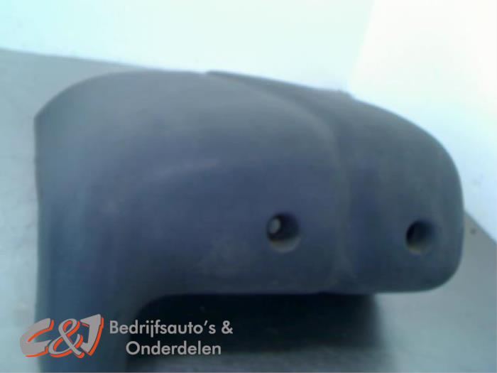 Rear bumper corner trim