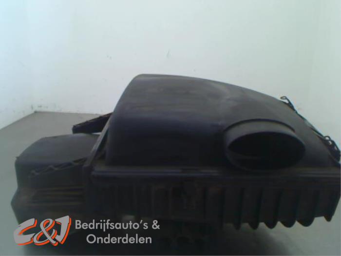 Begagnade Luftfilterhus Renault Master II (ED/UD) 2.5 D Pris € 15,75 Marginaltabell erbjuds av C&J Bedrijfsauto's & Onderdelen