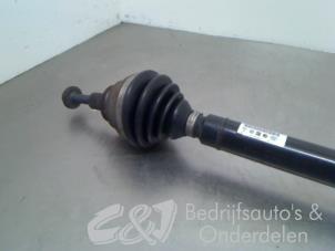 Used Front drive shaft, right Volkswagen Caddy III (2KA,2KH,2CA,2CH) 1.6 TDI 16V Price € 68,25 Margin scheme offered by C&J bedrijfsauto's & onderdelen