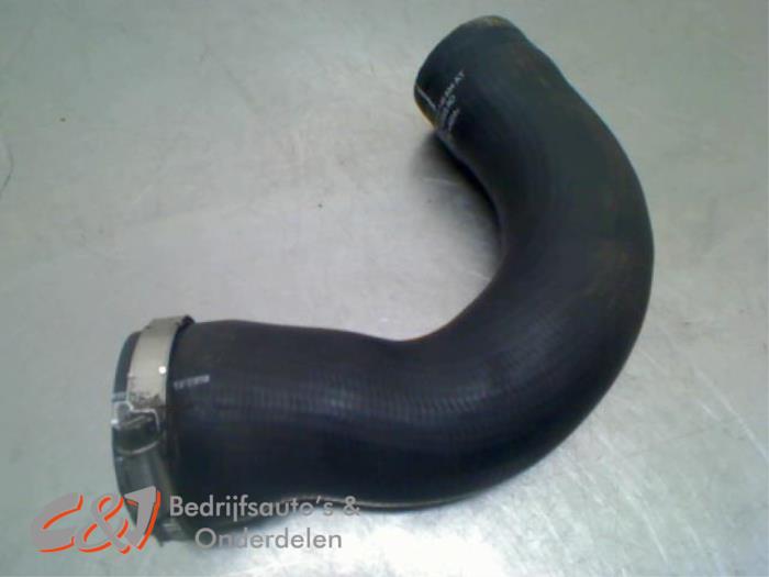 Gebrauchte Intercooler Schlauch Volkswagen Caddy III (2KA,2KH,2CA,2CH) 1.6 TDI 16V Preis € 10,50 Margenregelung angeboten von C&J Bedrijfsauto's & Onderdelen