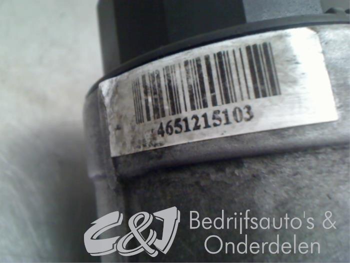 Boîtier filtre à huile d'un Fiat Doblo (263) 1.3 D Multijet 2011