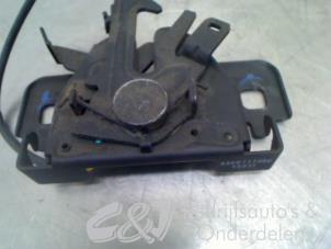Used Bonnet lock mechanism Opel Vivaro 1.6 CDTI 115 Price € 26,25 Margin scheme offered by C&J bedrijfsauto's & onderdelen