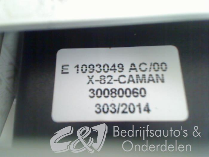Air conditioning control panel from a Opel Vivaro 1.6 CDTI 115 2016