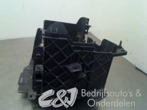Used Battery box Renault Trafic (1FL/2FL/3FL/4FL) 2.0 dCi 16V 145 Price € 36,75 Margin scheme offered by C&J bedrijfsauto's & onderdelen