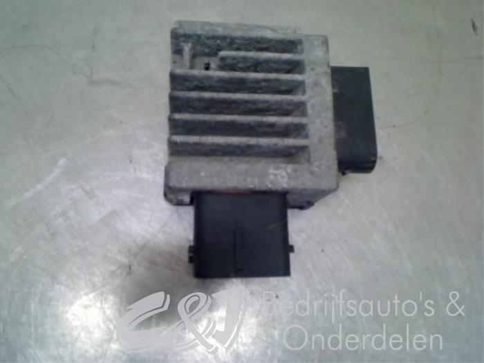 Glow plug relay Renault Trafic 2.0 dCi 16V 145 271203982R