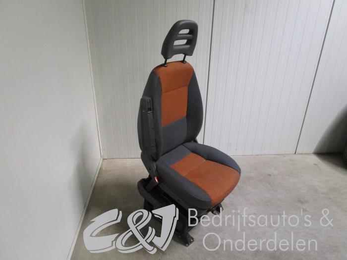 Seat, left from a Fiat Ducato (250) 2.2 D 100 Multijet Euro 4 2009