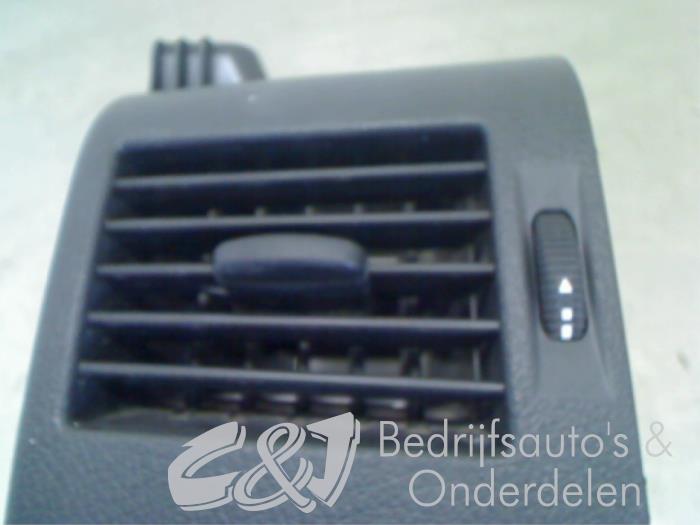 Rejilla de aire de salpicadero de un Volkswagen Crafter 2.0 TDI 16V 2016