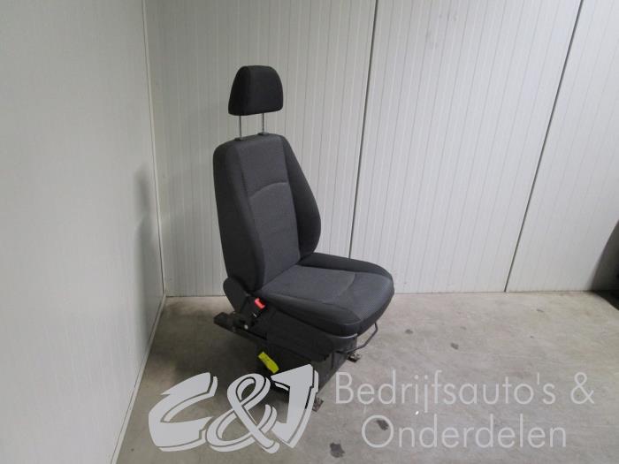 Fotel lewy z Mercedes-Benz Vito (639.7) 2.2 115 CDI 16V 2012