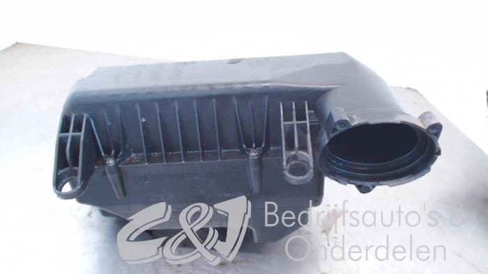 Cuerpo de filtro de aire de un Peugeot Expert (G9) 2.0 HDiF 16V 130 2012