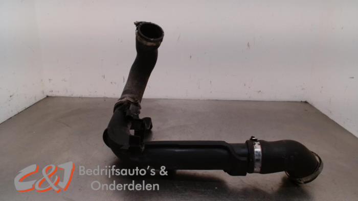 Gebrauchte Intercooler Rohr Volkswagen Caddy III (2KA,2KH,2CA,2CH) 1.6 TDI 16V Preis € 15,75 Margenregelung angeboten von C&J Bedrijfsauto's & Onderdelen