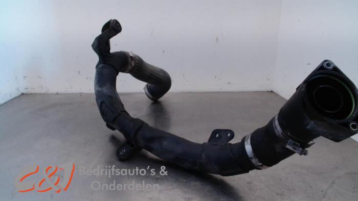 Gebrauchte Intercooler Rohr Volkswagen Caddy III (2KA,2KH,2CA,2CH) 1.6 TDI 16V Preis € 15,75 Margenregelung angeboten von C&J Bedrijfsauto's & Onderdelen