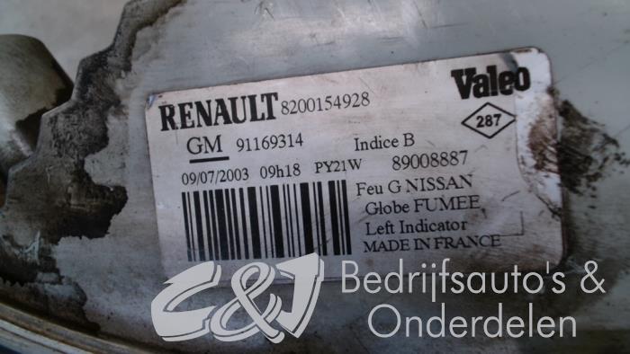 Feu clignotant gauche d'un Renault Trafic New (FL) 1.9 dCi 82 16V 2006