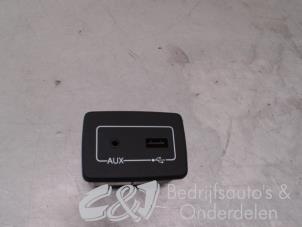 Używane Zlacze AUX/USB Citroen Jumper (U9) 2.2 HDi 130 Cena € 26,25 Procedura marży oferowane przez C&J bedrijfsauto's & onderdelen