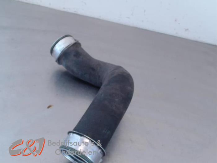 Gebrauchte Intercooler Schlauch Volkswagen Transporter/Caravelle T5 2.5 TDi Preis € 15,75 Margenregelung angeboten von C&J Bedrijfsauto's & Onderdelen
