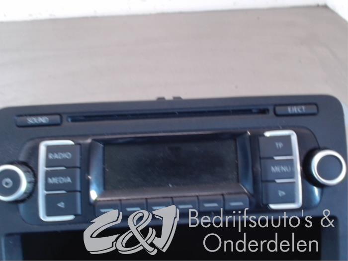 Radio d'un Volkswagen Caddy III (2KA,2KH,2CA,2CH) 1.6 TDI 16V 2013