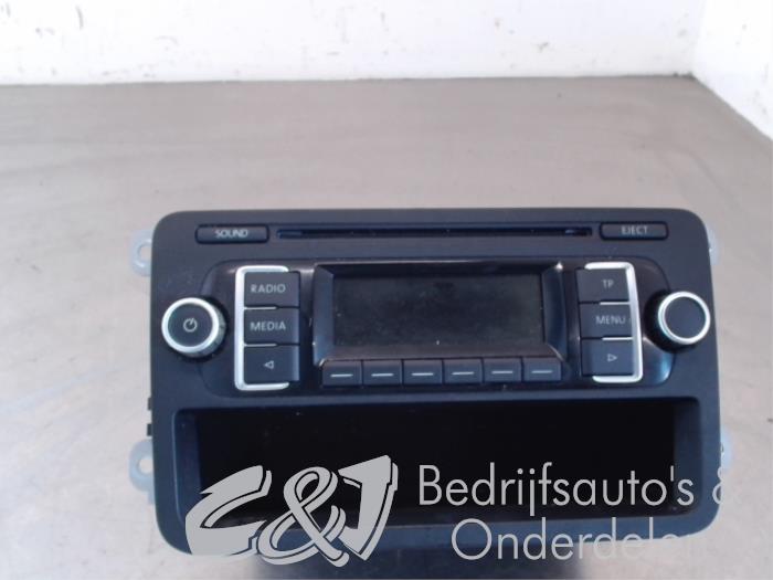 Radio z Volkswagen Caddy III (2KA,2KH,2CA,2CH) 1.6 TDI 16V 2013