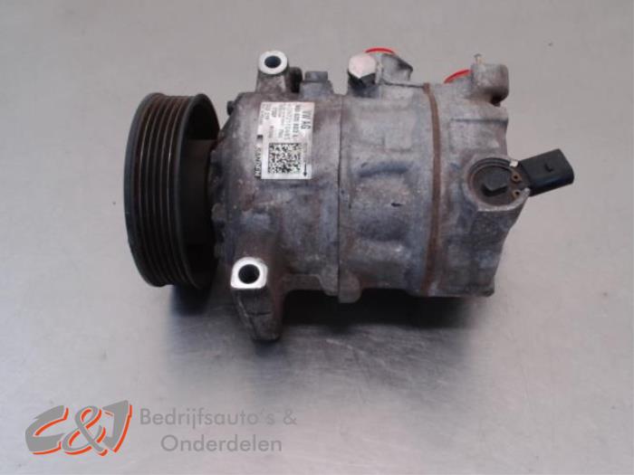 Usagé Pompe clim Volkswagen Crafter (SY) 2.0 TDI Prix € 21,00 Règlement à la marge proposé par C&J Bedrijfsauto's & Onderdelen