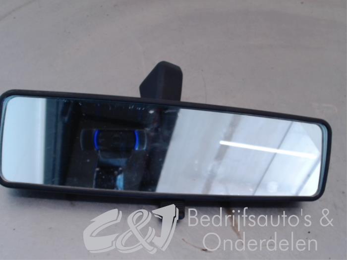 Retrovisor interior de un Fiat Doblo (263) 1.3 D Multijet 2011