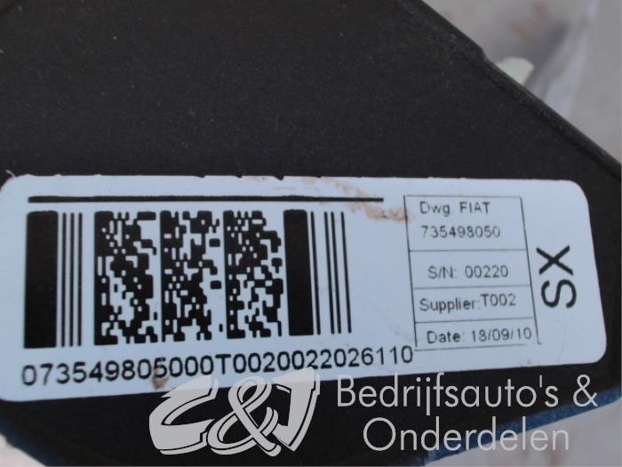 Ceinture de sécurité avant gauche d'un Fiat Doblo (263) 1.3 D Multijet 2011
