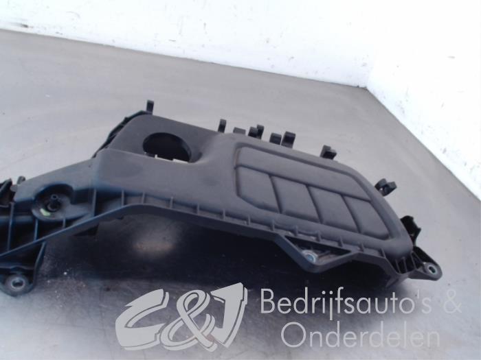 Plaque de protection moteur d'un Renault Trafic (1FL/2FL/3FL/4FL) 1.6 dCi 140 Twin Turbo 2015