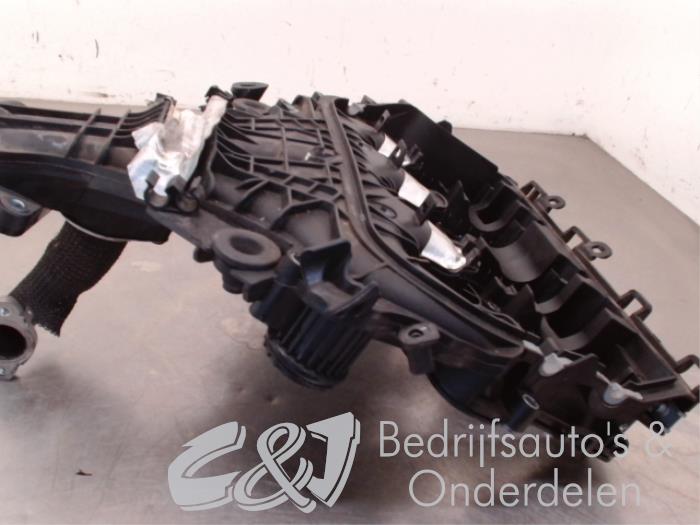 Intake manifold from a Peugeot Expert (G9) 2.0 HDiF 16V 130 2016