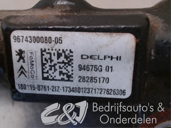 Fuel distributor from a Peugeot Boxer (U9) 2.0 BlueHDi 110 2018