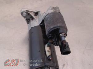 Anlasser van een Volkswagen Transporter T5 2.0 TDI DRF 2010
