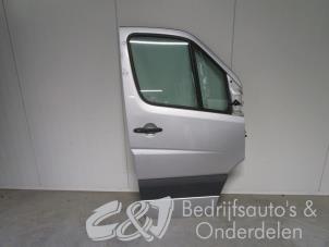 Used Door 2-door, right Volkswagen Crafter 2.0 TDI 16V Price € 393,75 Margin scheme offered by C&J bedrijfsauto's & onderdelen