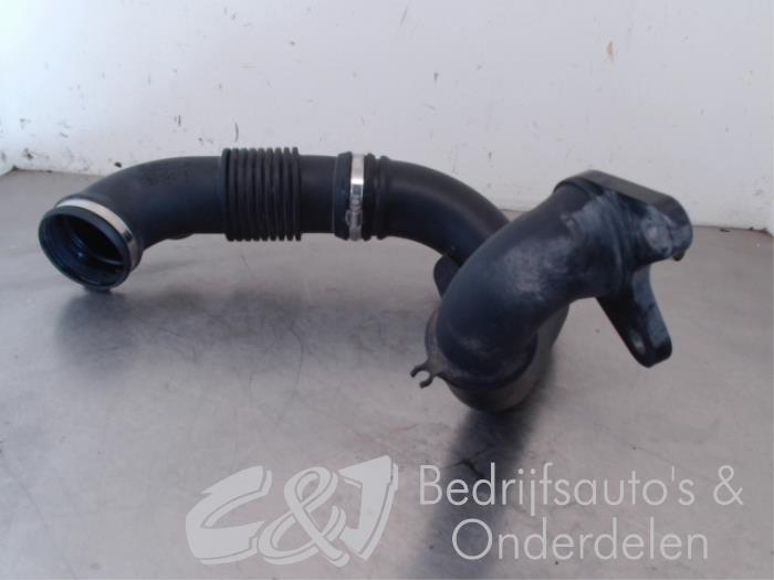 Air intake hose from a Renault Master IV (EV/HV/UV/VA/VB/VD/VF/VG/VJ) 2.3 dCi 135 16V FWD 2016