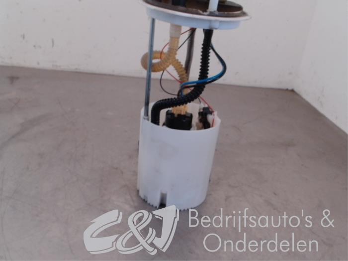 Bomba eléctrica de combustible de un Fiat Doblo (263) 1.6 D Multijet 2011