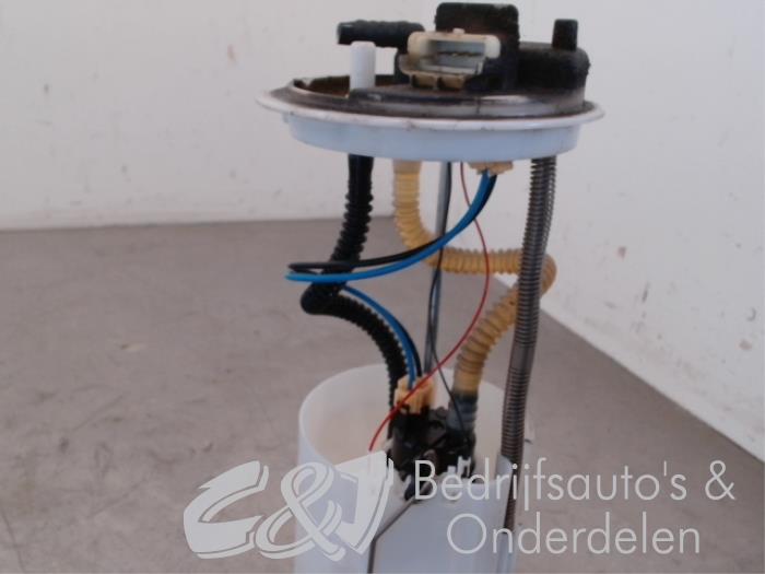 Bomba eléctrica de combustible de un Fiat Doblo (263) 1.6 D Multijet 2011